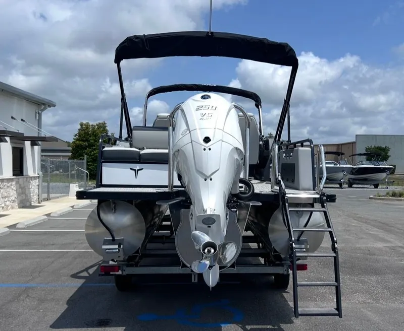 Slide: The Image of 2025 Tahoe LTZ VRB 23T DX boat with powerful engine. - 5