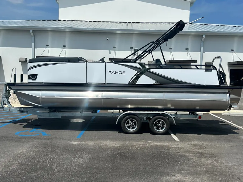 Slide: The Image of Tahoe LTZ VRB 25T 2025 - 1