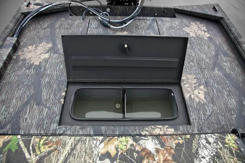 Slide: The Image of Manufacturer Provided Image: 2012 Crestliner 16 Ambush boat with open livewell compartment. - 4