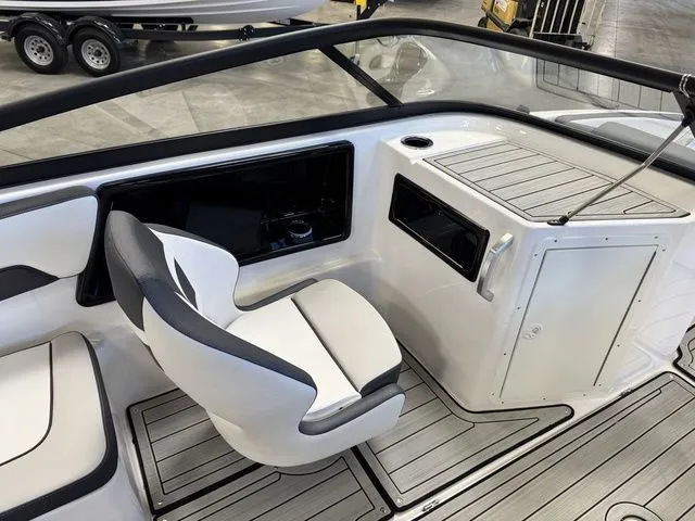 Slide: The Image of Yamaha 195S 2025 - 11