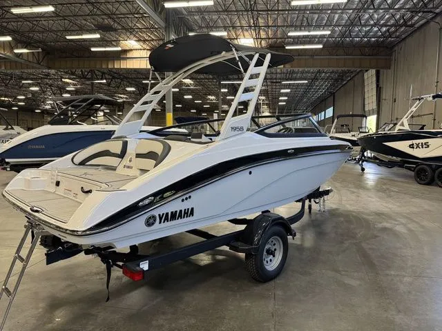 Slide: The Image of Yamaha 195S 2025 - 4