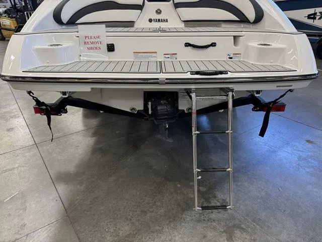 Slide: The Image of Yamaha 195S 2025 - 5