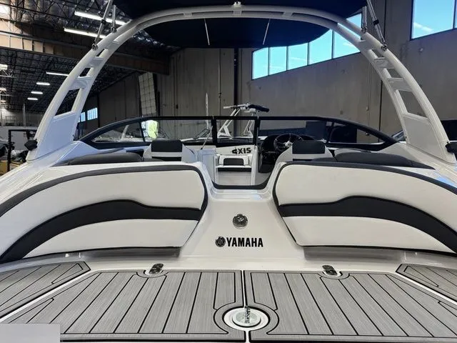 Slide: The Image of Yamaha 195S 2025 - 6