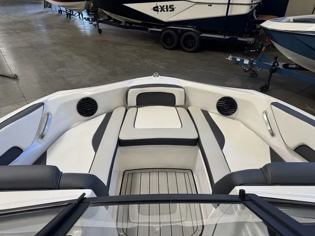 Slide: The Image of Yamaha 195S 2025 - 8