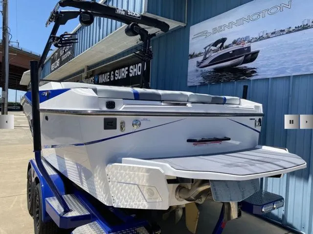 Slide: The Image of Axis Wake Research T220 2025 - 14