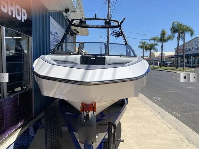 Slide: The Image of Axis Wake Research T220 2025 - 5