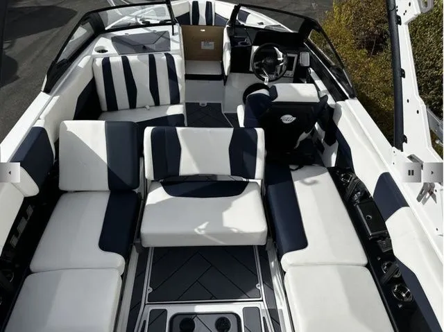 Slide: The Image of Malibu Wakesetter 22 LSV 2025 - 10