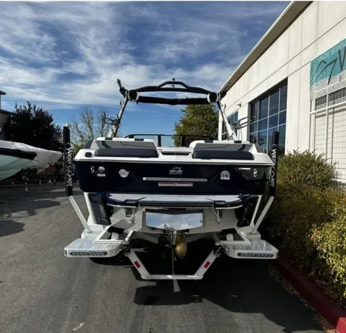 Slide: The Image of Malibu Wakesetter 22 LSV 2025 - 3