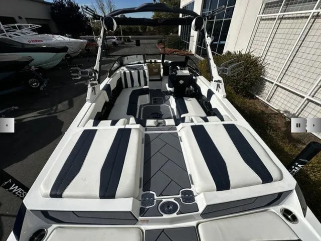 Slide: The Image of Malibu Wakesetter 22 LSV 2025 - 5