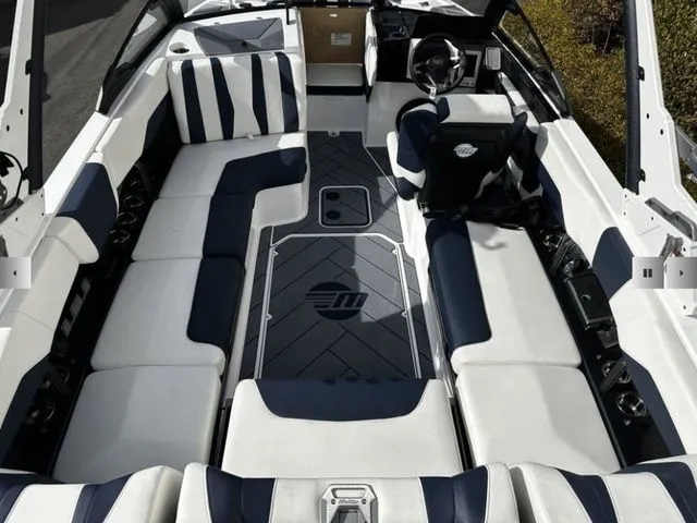Slide: The Image of Malibu Wakesetter 22 LSV 2025 - 6