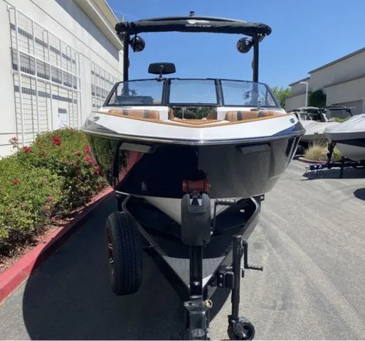 Slide: The Image of Malibu Wakesetter 22 LSV 2025 - 3