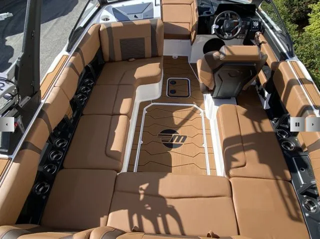 Slide: The Image of Malibu Wakesetter 22 MXZ 2025 - 10