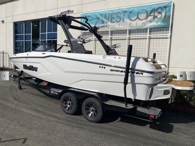 Slide: The Image of Malibu Wakesetter 22 MXZ 2025 - 3