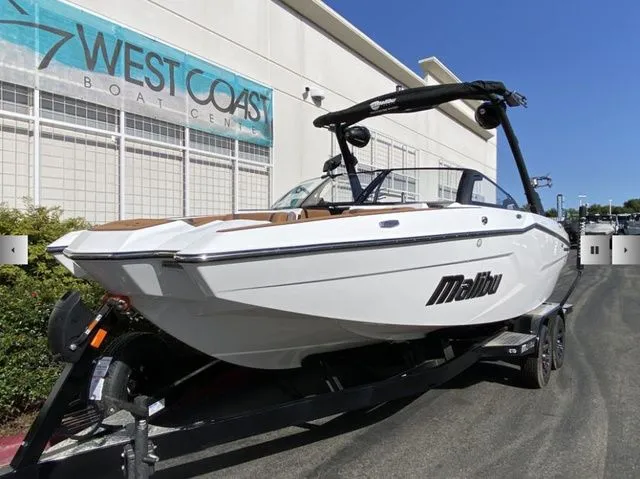 Slide: The Image of Malibu Wakesetter 22 MXZ 2025 - 7