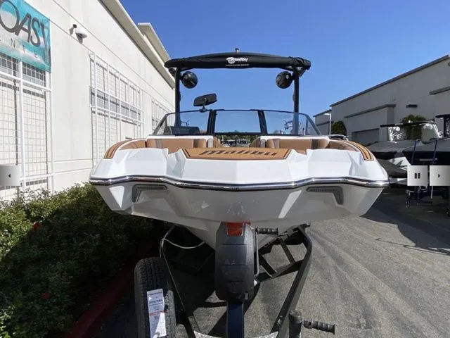 Slide: The Image of Malibu Wakesetter 22 MXZ 2025 - 8