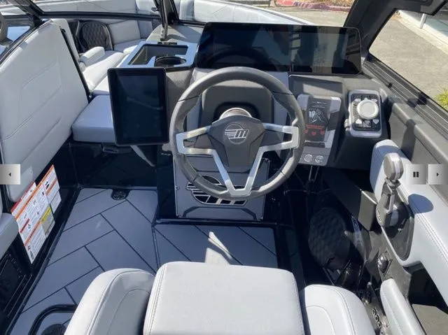 Slide: The Image of Malibu Wakesetter 23 LSV 2025 - 16