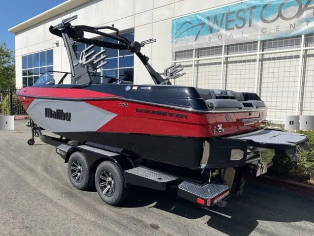 Slide: The Image of Malibu Wakesetter 23 LSV 2025 - 5