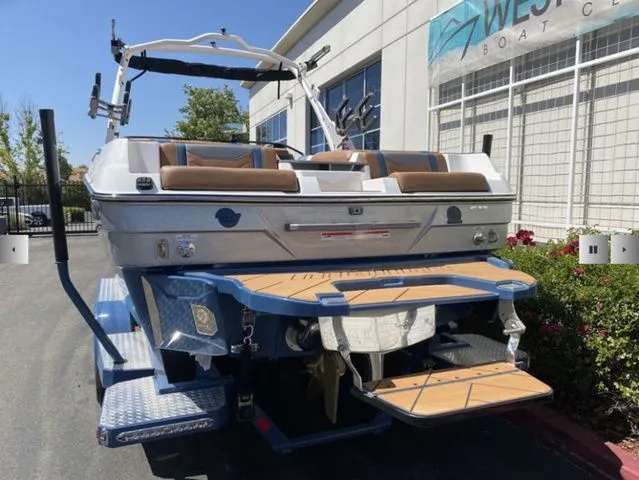 Slide: The Image of Malibu Wakesetter 23 LSV 2025 - 10