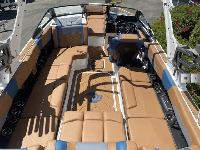 Slide: The Image of Malibu Wakesetter 23 LSV 2025 - 11