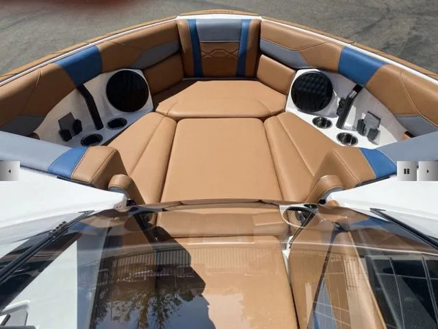 Slide: The Image of Malibu Wakesetter 23 LSV 2025 - 12