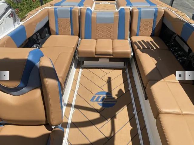 Slide: The Image of Malibu Wakesetter 23 LSV 2025 - 13