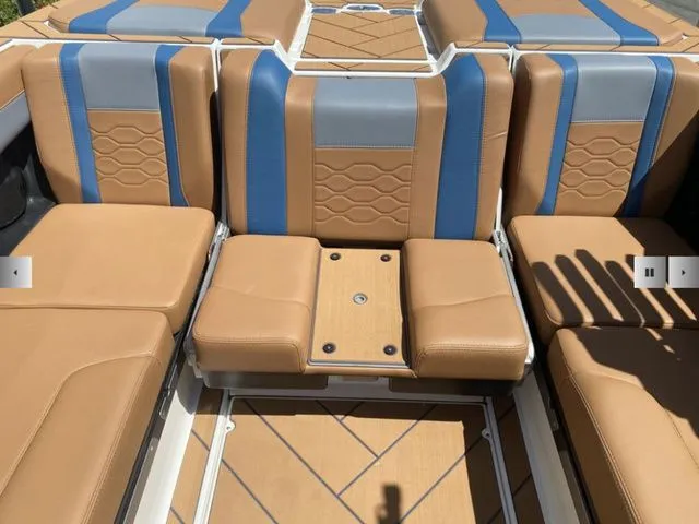 Slide: The Image of Malibu Wakesetter 23 LSV 2025 - 15