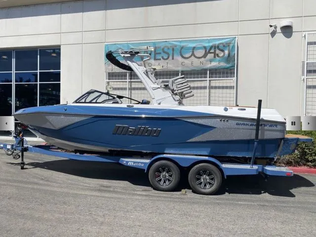 Slide: The Image of Malibu Wakesetter 23 LSV 2025 - 5