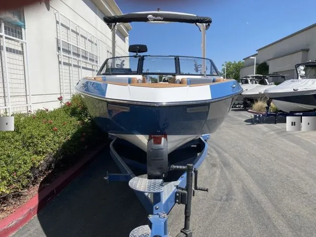 Slide: The Image of Malibu Wakesetter 23 LSV 2025 - 8