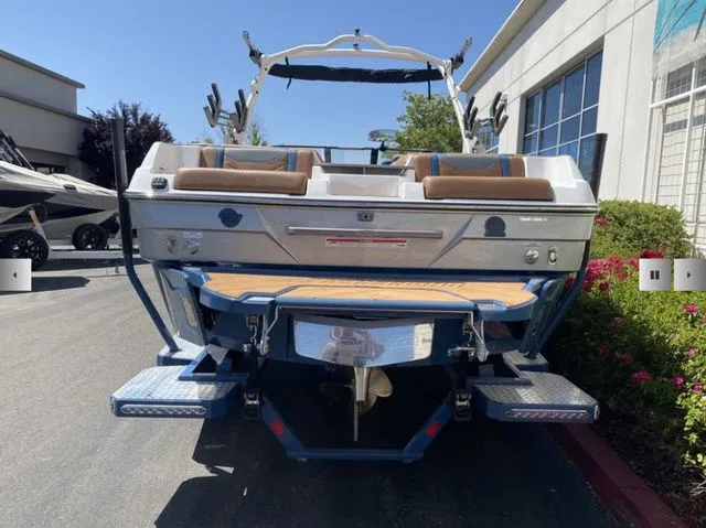 Slide: The Image of Malibu Wakesetter 23 LSV 2025 - 9