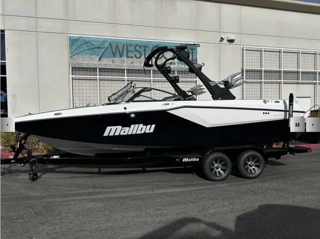 Slide: The Image of Malibu Wakesetter 23 MXZ 2025 - 2