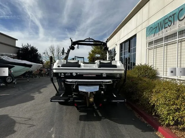 Slide: The Image of Malibu Wakesetter 23 MXZ 2025 - 3