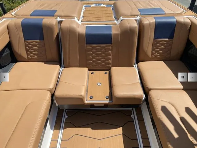 Slide: The Image of Malibu Wakesetter 24 MXZ 2025 - 12