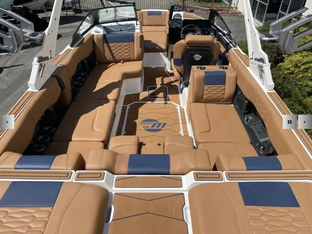 Slide: The Image of Malibu Wakesetter 24 MXZ 2025 - 17
