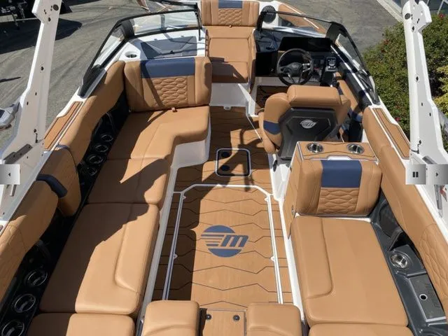 Slide: The Image of Malibu Wakesetter 24 MXZ 2025 - 18