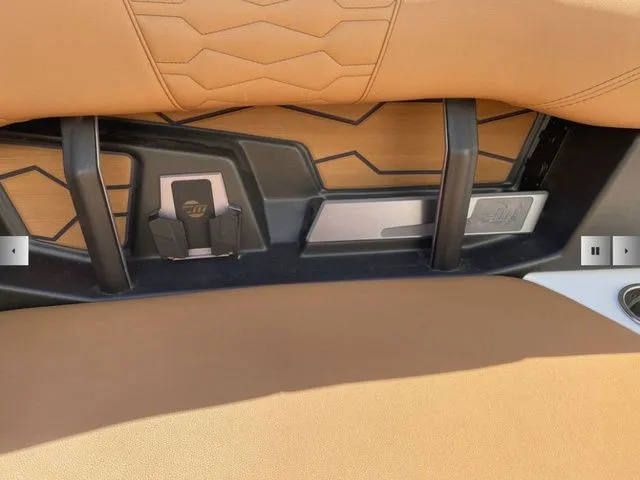 Slide: The Image of Malibu Wakesetter 24 MXZ 2025 - 22