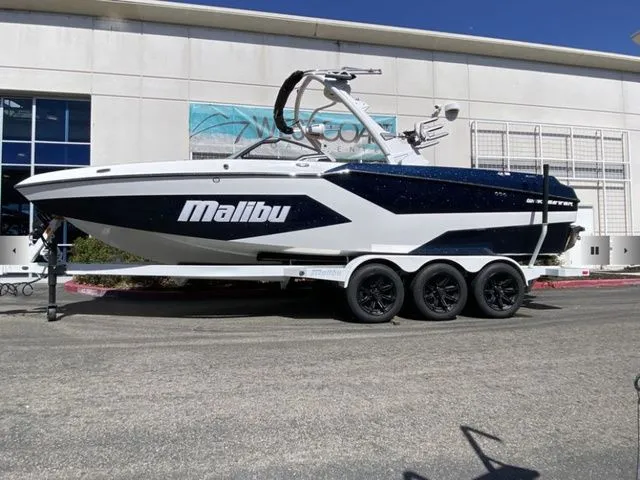 Slide: The Image of Malibu Wakesetter 24 MXZ 2025 - 24