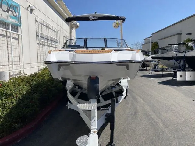 Slide: The Image of Malibu Wakesetter 24 MXZ 2025 - 7