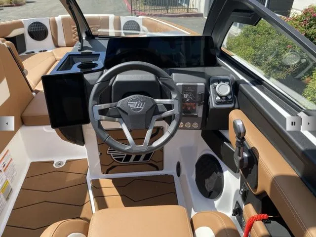 Slide: The Image of Malibu Wakesetter 24 MXZ 2025 - 12