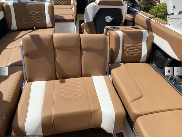 Slide: The Image of Malibu Wakesetter 24 MXZ 2025 - 15