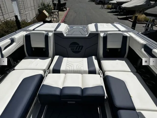 Slide: The Image of Malibu Wakesetter 25 LSV 2025 - 11