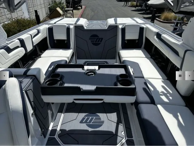 Slide: The Image of Malibu Wakesetter 25 LSV 2025 - 13