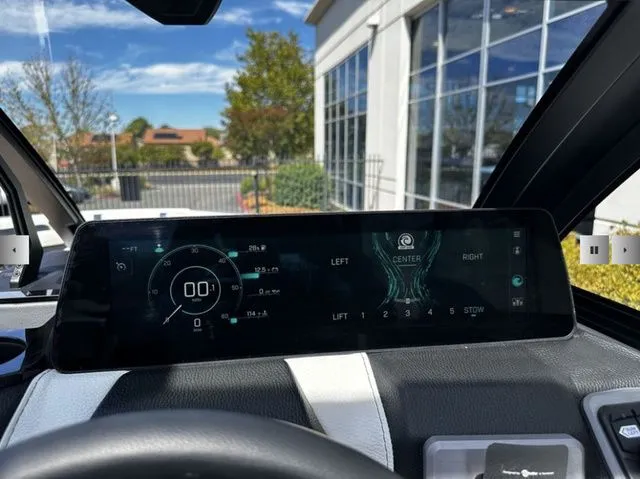 Slide: The Image of Malibu Wakesetter 25 LSV 2025 - 17