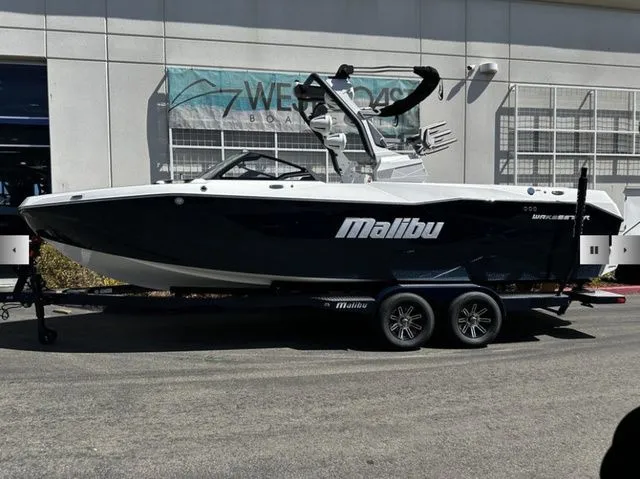 Slide: The Image of Malibu Wakesetter 25 LSV 2025 - 2