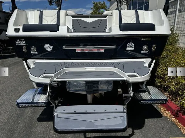 Slide: The Image of Malibu Wakesetter 25 LSV 2025 - 22