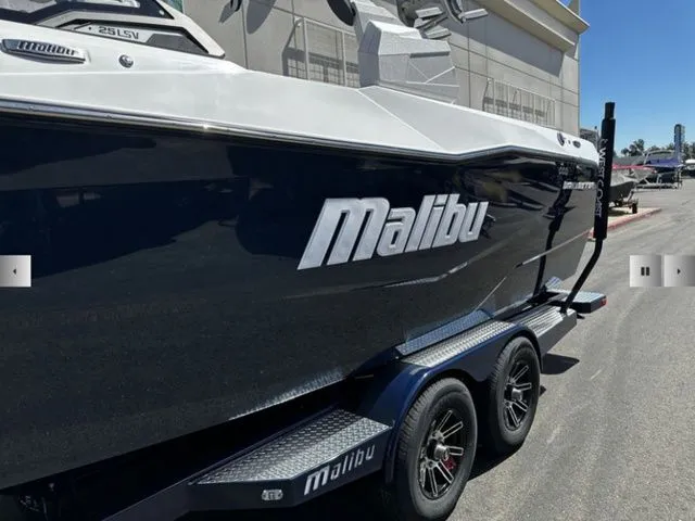Slide: The Image of Malibu Wakesetter 25 LSV 2025 - 5