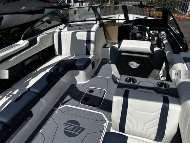 Slide: The Image of Malibu Wakesetter 25 LSV 2025 - 6