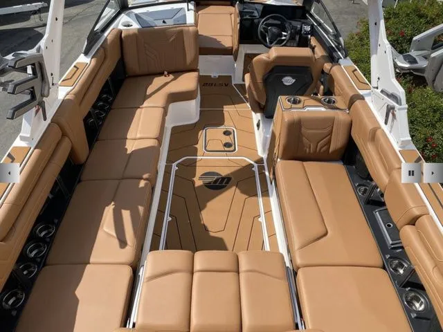 Slide: The Image of Malibu Wakesetter 25 LSV 2025 - 10