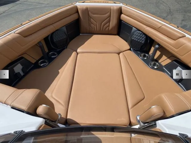 Slide: The Image of Malibu Wakesetter 25 LSV 2025 - 12