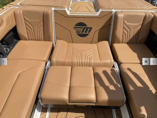 Slide: The Image of Malibu Wakesetter 25 LSV 2025 - 15