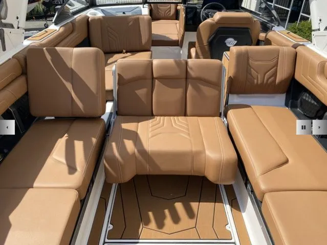 Slide: The Image of Malibu Wakesetter 25 LSV 2025 - 16